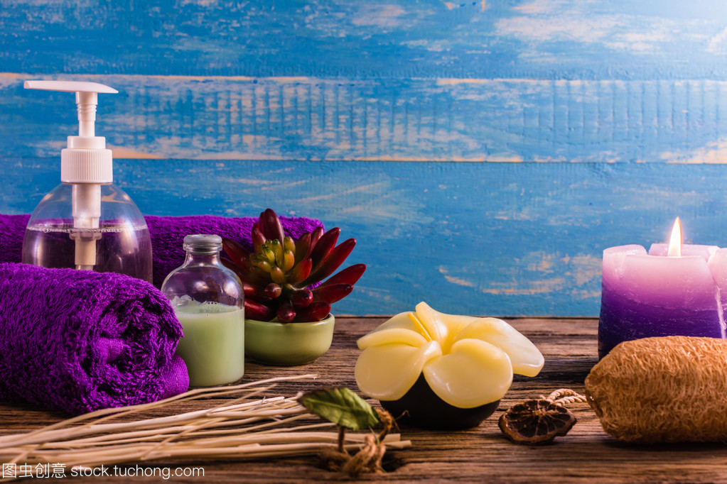 水疗香熏 木桌上的一道灵韵风景